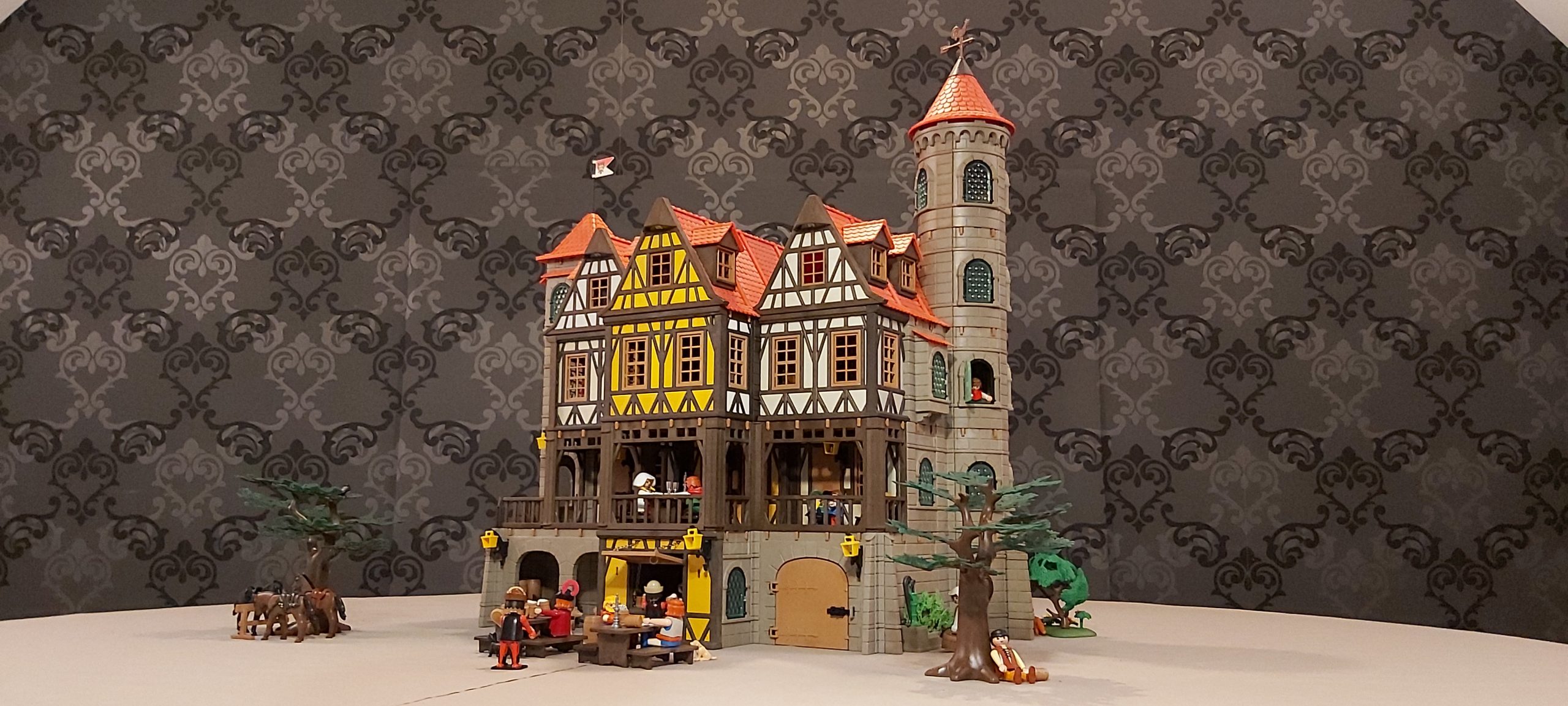 Playmobil build using custom parts
